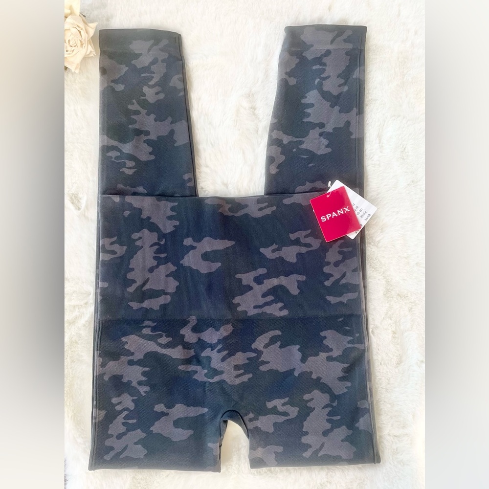 New with tags SPANX “LOOK AT ME NOW LEGGINGS” in BLACK CAMO Sizes XS and Large